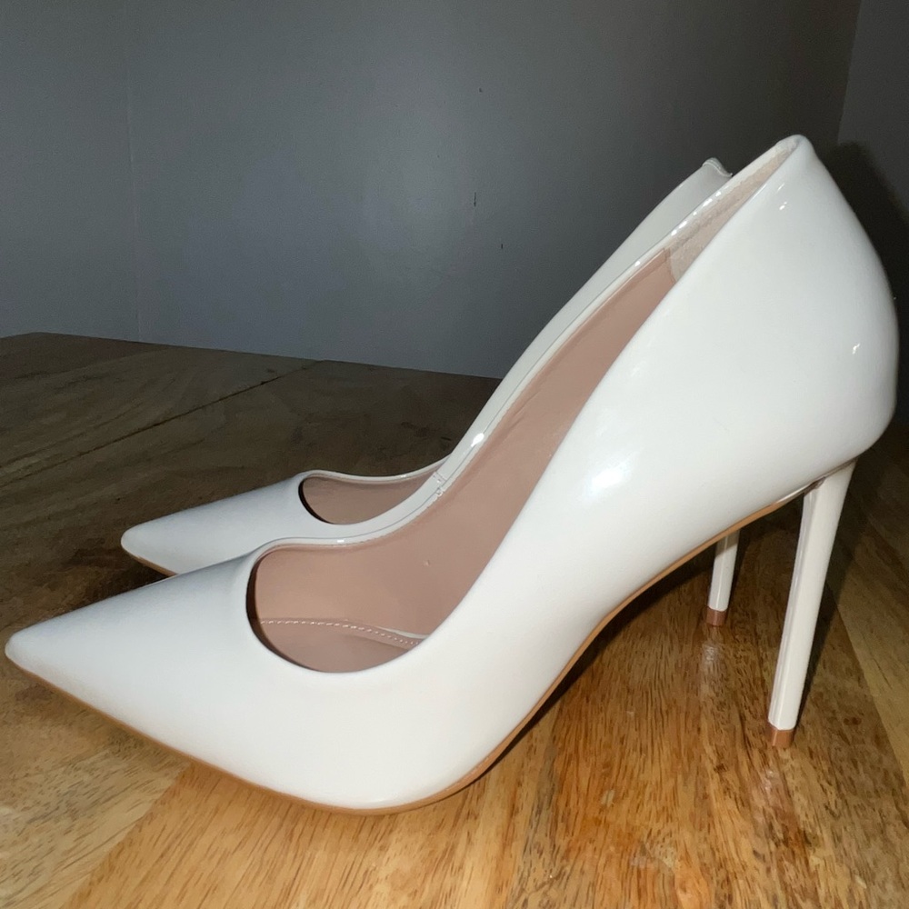 Steve Madden Vala Patent Leather Ivory/White Pump Size 8 NWOT/Unworn